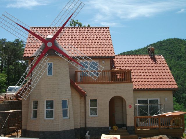 남해예술인마을 수입기와